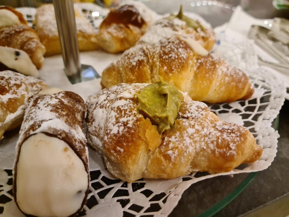 Mama Tita Rooms And Breakfast Palermo Buitenkant foto